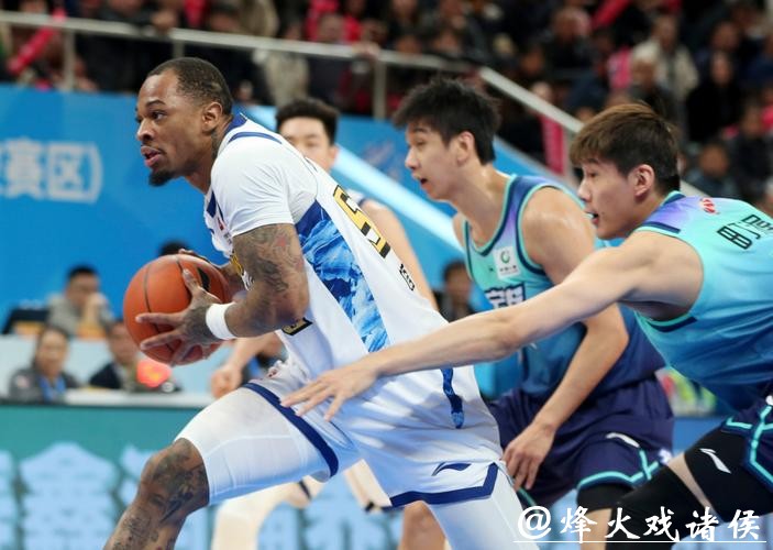 CBA一周综述:上海队跃居榜首 第一集团“三足鼎立” CBA一周综述:上海队跃居榜首 第一集团“三足鼎立”